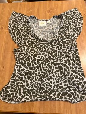 Anthropologie Maeve Olive Green and White Printed Flutter Sleeve Top